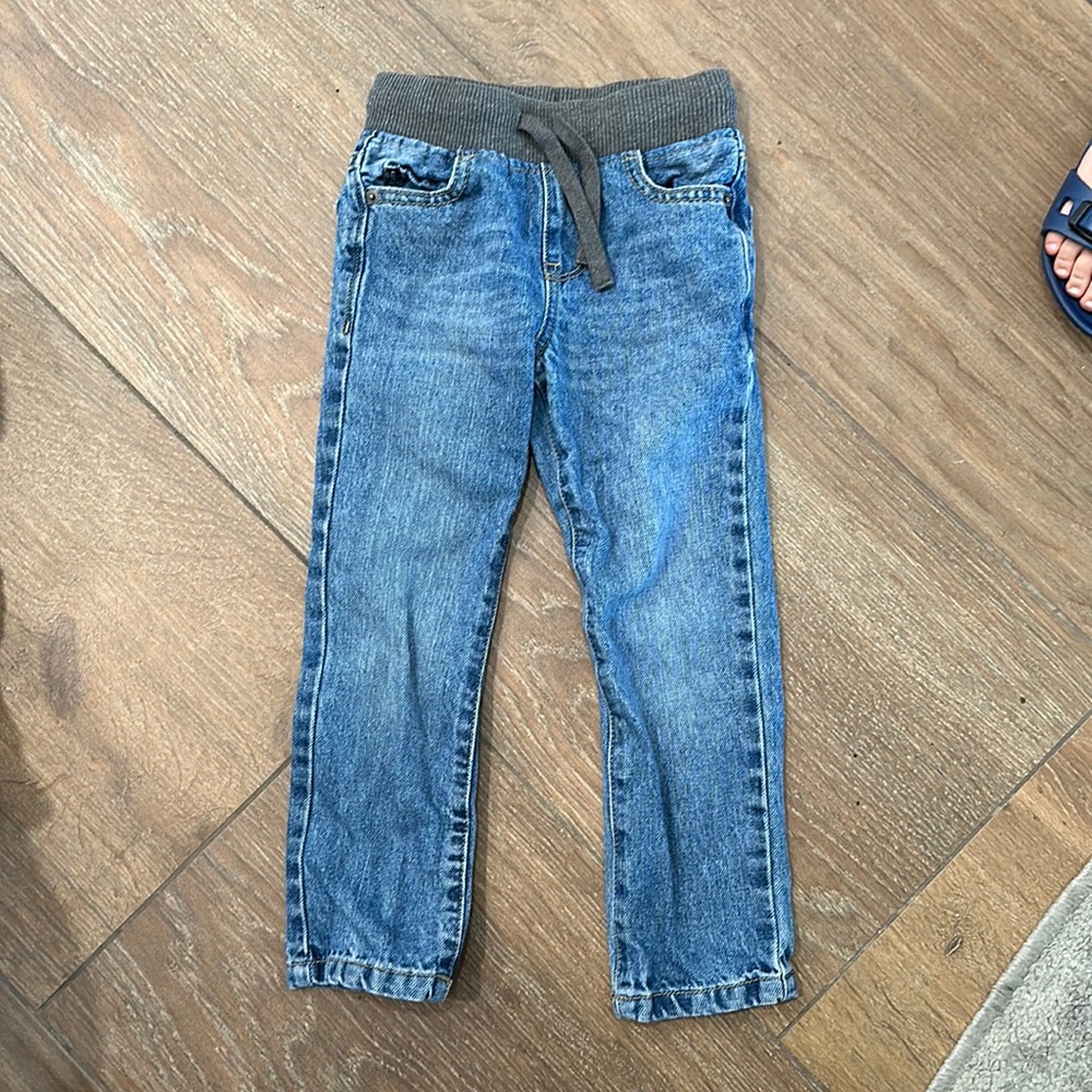 Place boys jeans. Size4.